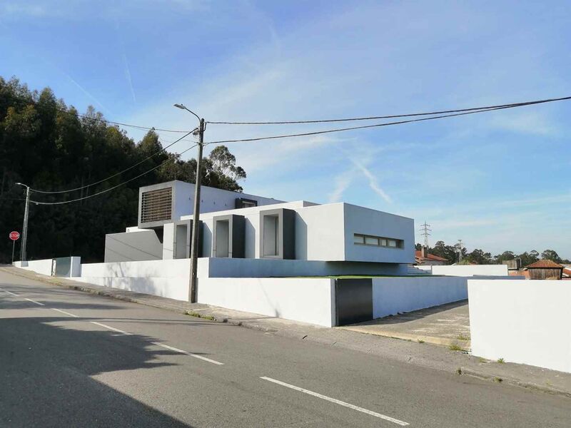 House V3 Modern Argoncilhe Santa Maria da Feira - double glazing, equipped kitchen, terrace, garden, swimming pool, garage