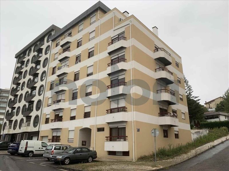 Apartamento T3 para remodelar Oliveira de Azeméis - lareira, terraço, lugar de garagem