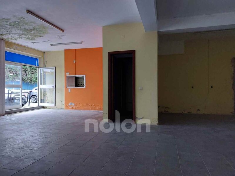 Shop Santa Maria de Lamas Santa Maria da Feira - storefront, wc, garage, spacious