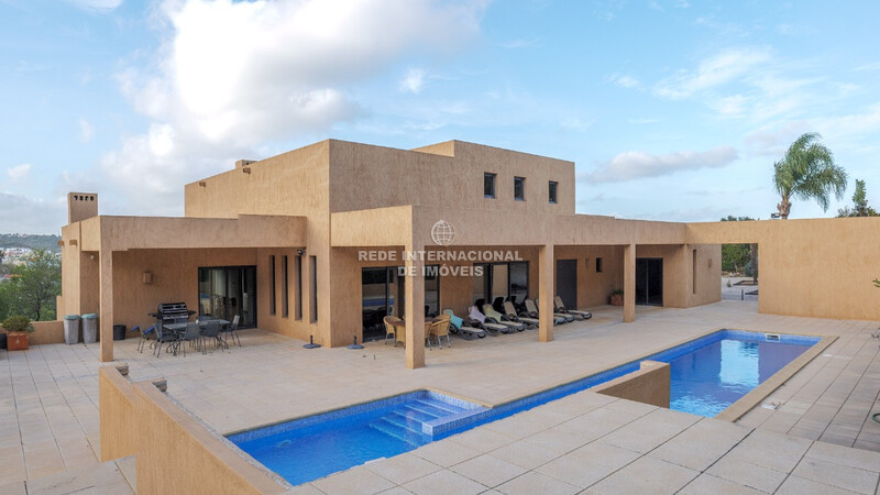 House Modern 5 bedrooms Portelas São Sebastião Lagos - swimming pool, underfloor heating, fireplace, air conditioning, garden, double glazing, gardens, garage, barbecue