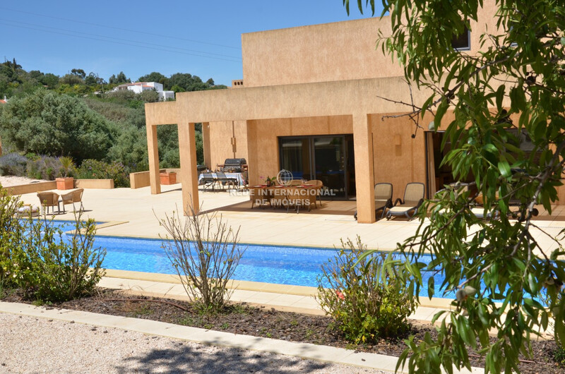 House Modern 5 bedrooms Portelas São Sebastião Lagos - swimming pool, underfloor heating, fireplace, air conditioning, garden, double glazing, gardens, garage, barbecue