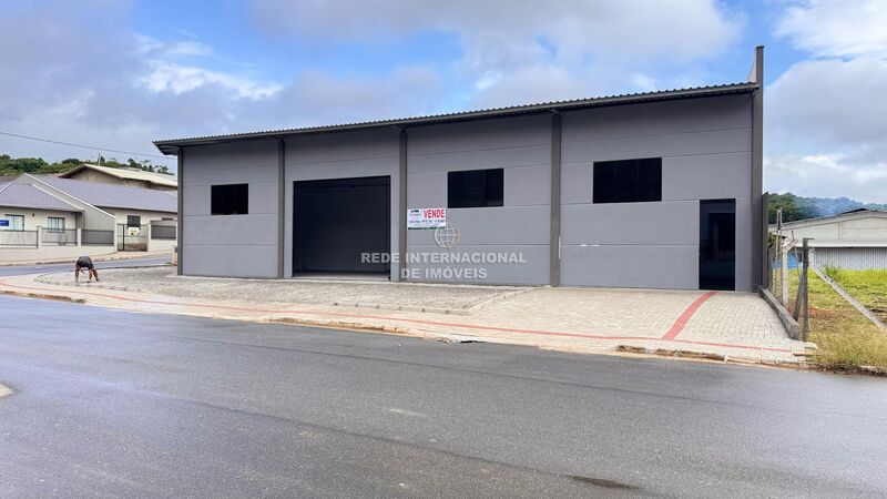 Warehouse with 253sqm Gasparinho