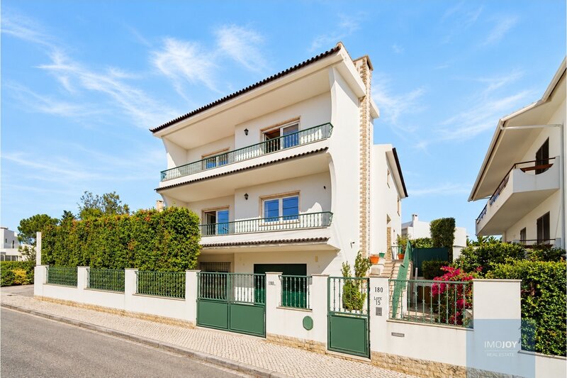 Andar de Moradia T4 com Jardim, Mobilado no Bairro da Martinha em Alcabideche