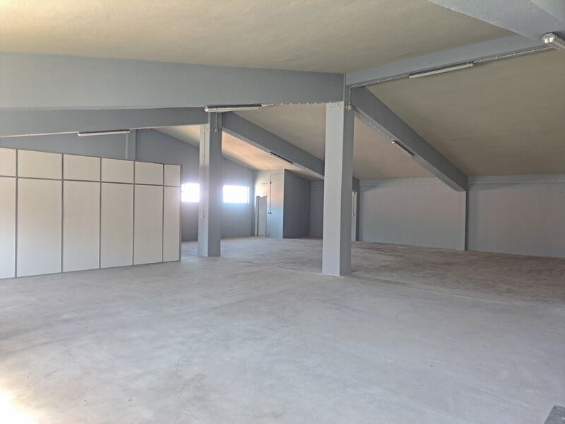 Warehouse with 300sqm Odivelas - 3 fronts