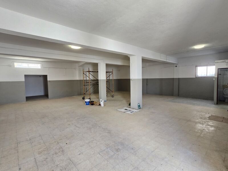 Armazém bem localizado Odivelas