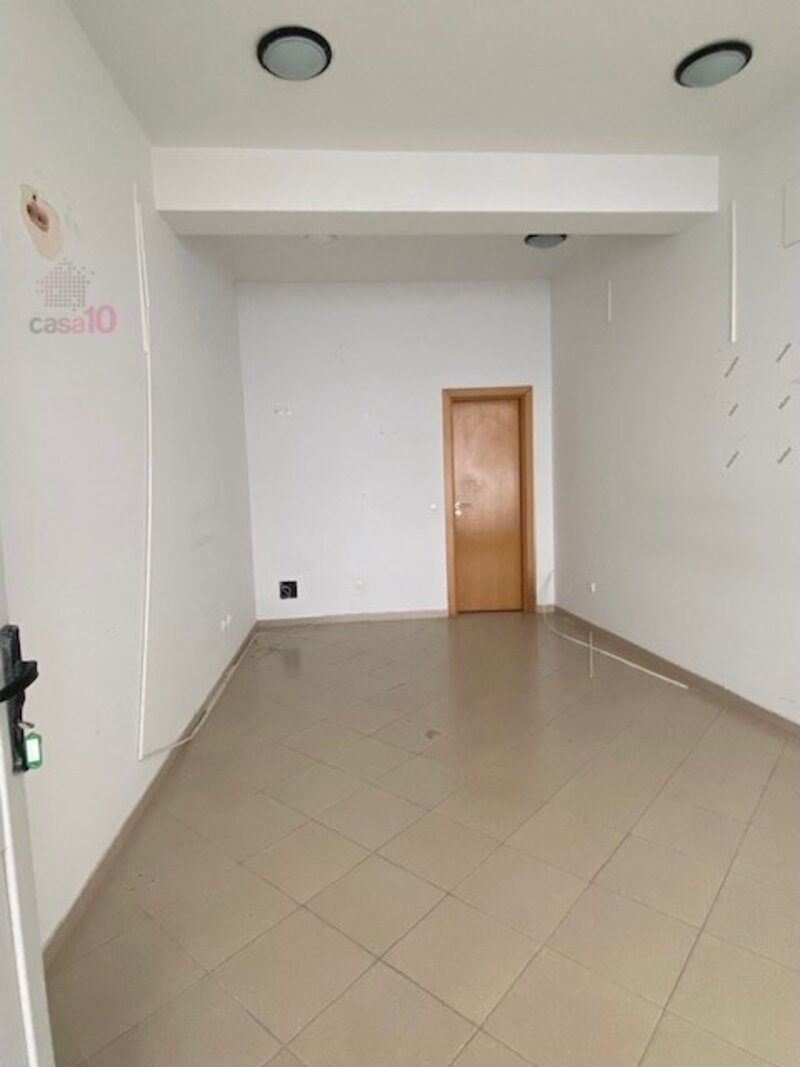 Arrenda-se loja no centro de Alcochete, Setúbal