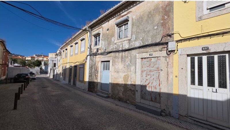 ### Prédio para Reabilitação Total no Centro de Odivelas - Excelente Oportunidade de Investimento