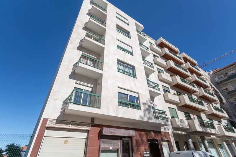 Apartment T2 Duplex Campo de Ourique Lisboa - store room, ground-floor, terrace, balcony, garage, parking space