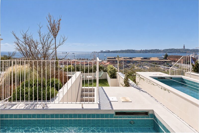 Moradia triplex T3+1 240m2 Rooftop privativo com piscina Estacionamento Santos-o-Velho