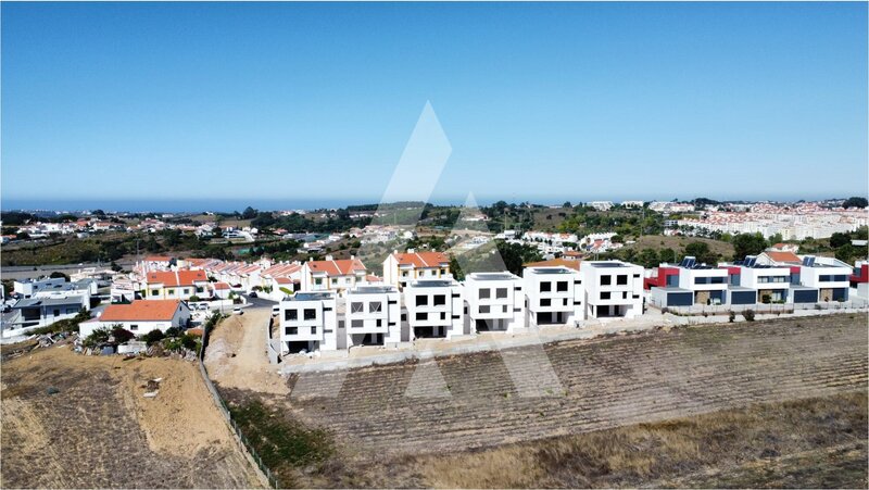 Moradia T4, com piscina em Condomínio privado