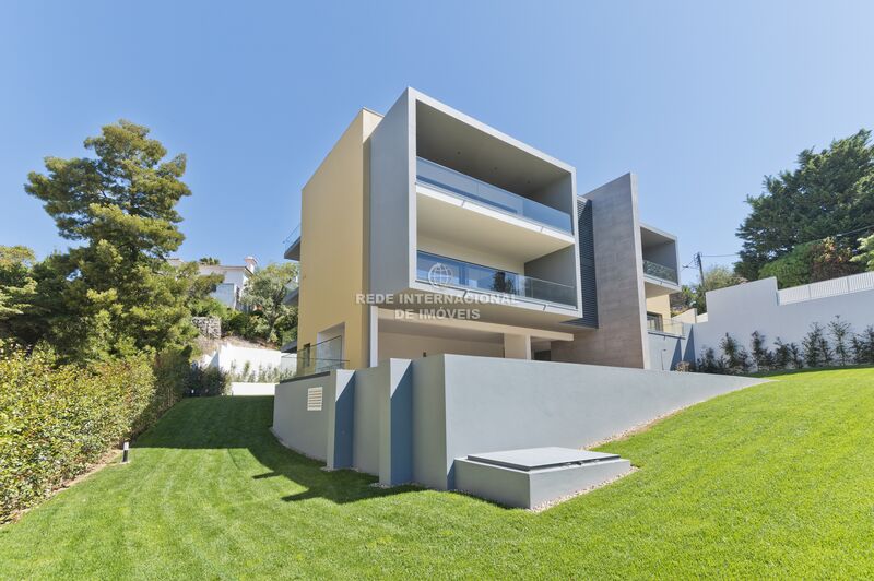 апартаменты T4 Duplex Estoril Cascais - терраса, частный кондоминиум, подсобное помещение, система кондиционирования, двойные стекла, солнечные панели, сад, закрытый кондоминиум, бассейн, котел, гараж
