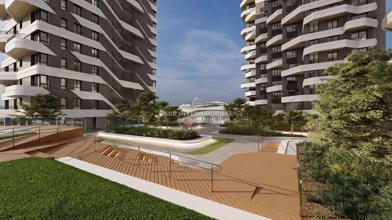 апартаменты T4 Parque das Nações Lisboa - подсобное помещение, терраса, двойные стекла, сад, гараж, бассейн, закрытый кондоминиум