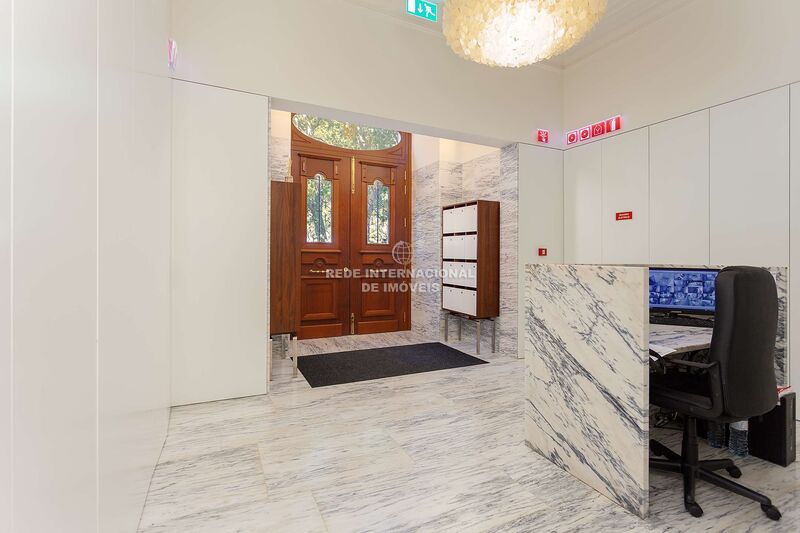 Apartamento T1 Avenida da Liberdade Santo António Lisboa - ar condicionado, equipado, cozinha equipada, piso radiante, piscina, varanda, arrecadação