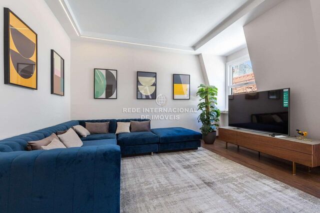 Apartamento Remodelado T4 Baixa Santa Maria Maior Lisboa - ar condicionado, equipado, 4º andar
