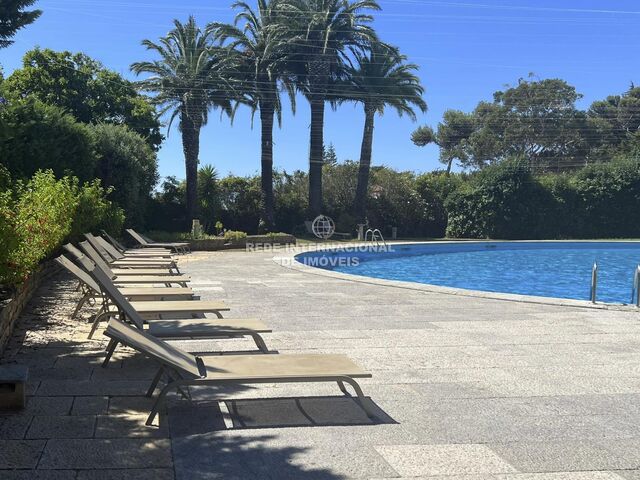 Apartment 2 bedrooms Refurbished in the center Cascais - garden, gated community, swimming pool, garage