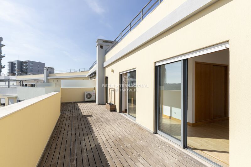 Апартаменты T4 Duplex Campo Grande Lisboa - терраса, террасы, центральное отопление, экипирован, система кондиционирования, экипированная кухня, двойные стекла, гараж