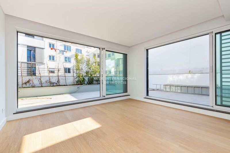 Apartamento novo T4 Avenidas Novas Lisboa - arrecadação, jardim, garagem, varanda, terraço, cozinha equipada, piscina, ar condicionado