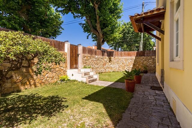 House Isolated V4+2 Parede Cascais - garden, garage, barbecue, fireplace, attic