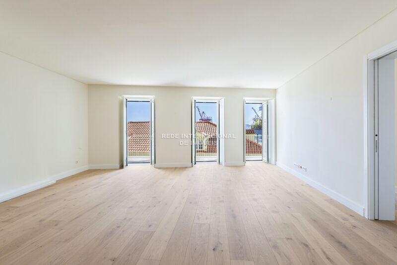 Apartamento novo no centro T3 Lapa Lisboa - terraço, cozinha equipada, ar condicionado, garagem, vidros duplos