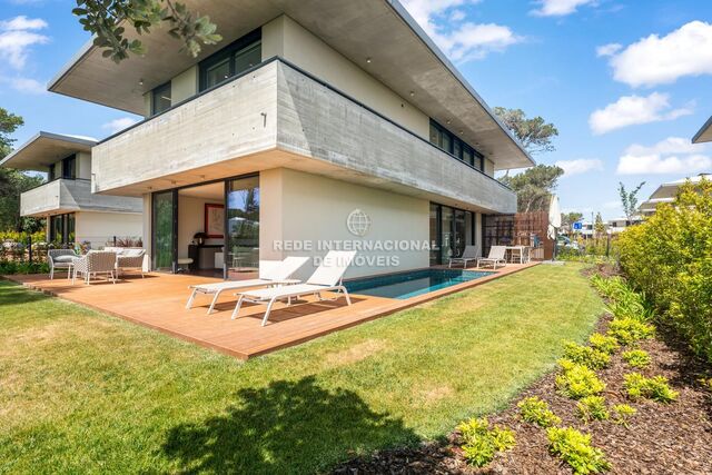House V4 Isolated Quinta da Marinha Cascais - garden, swimming pool, gardens, private condominium, balcony, garage