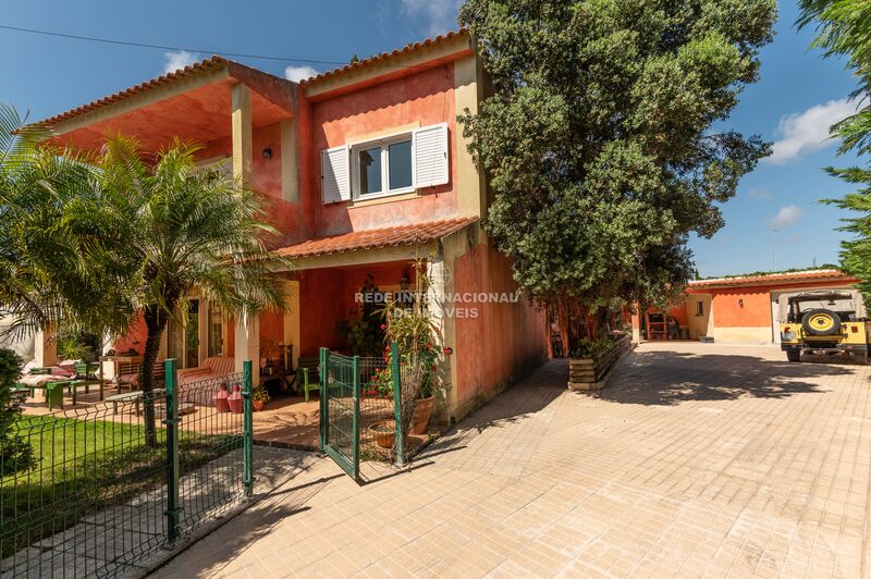 House in the countryside 4 bedrooms Colares Sintra - barbecue, balcony, garage, fireplace, swimming pool, equipped kitchen, central heating, double glazing, garden, automatic irrigation system, boiler, store room