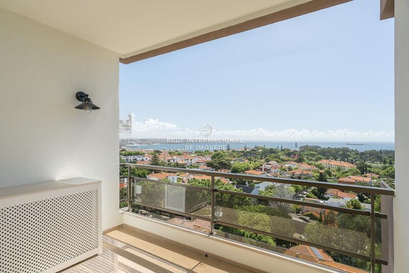 Apartment T3 Cascais - fireplace, sea view, garage, air conditioning, kitchen, balcony, swimming pool