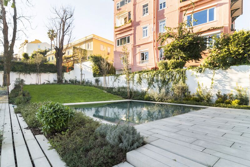 Apartment neue T2 Lapa Lisboa - central heating, sound insulation, gated community, terrace, kitchen, swimming pool, thermal insulation, garden, store room