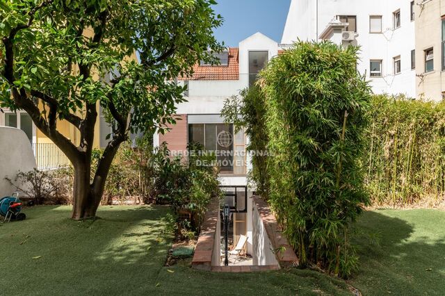 House Old well located V8 Arroios Lisboa - fireplace, garden, swimming pool, double glazing