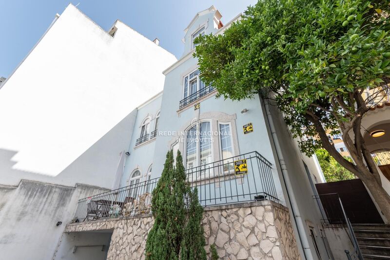 жилой дом старинная отлично расположенна V8 Arroios Lisboa - терраса, камин, сад, гараж, двойные стекла