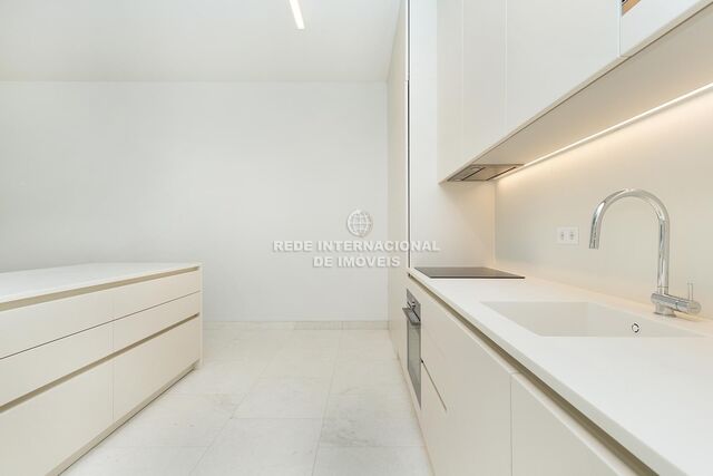 Apartment 3 bedrooms Estrela Lisboa - gated community, double glazing, thermal insulation, store room, kitchen, gardens, sound insulation, garden, garage, condominium, playground, equipped, air conditioning