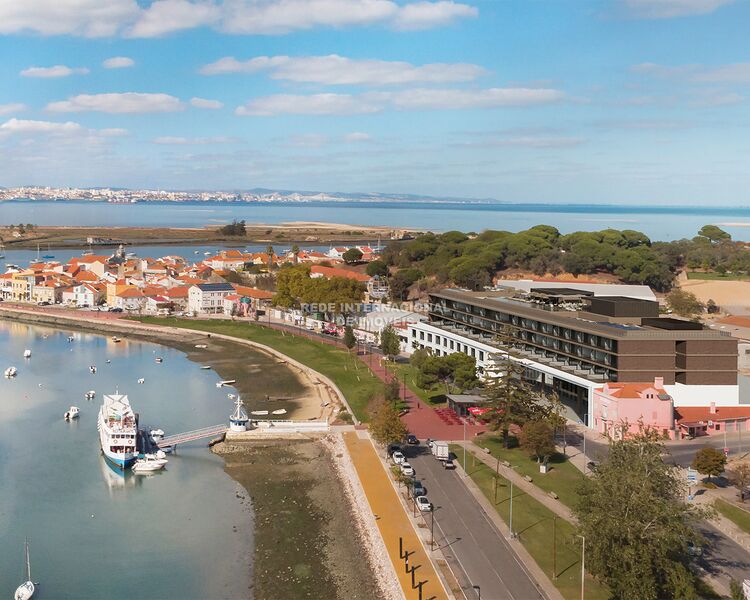 Apartment 3 bedrooms Duplex Seixal - sauna, alarm, air conditioning, garden, swimming pool