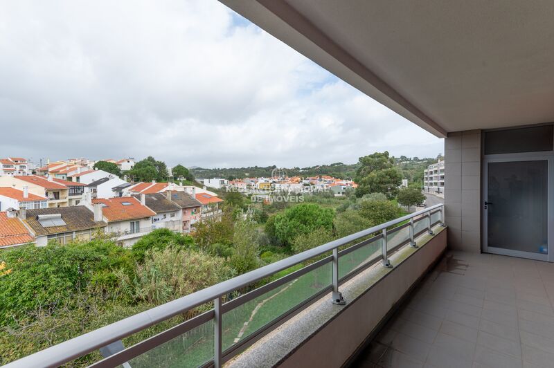 Apartamento T2 Estoril Cascais - cozinha equipada, arrecadação, varanda, garagem, vidros duplos, painéis solares, ar condicionado