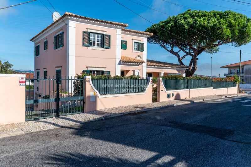 House V4 Alcabideche Cascais - air conditioning, garage, equipped kitchen, garden, balcony, fireplace