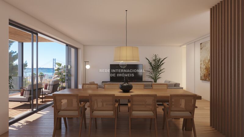 Apartment 3 bedrooms in the center Estrela Lisboa - double glazing, air conditioning, kitchen, garden, gardens, store room, swimming pool, balcony, thermal insulation, sound insulation, condominium, terrace, garage