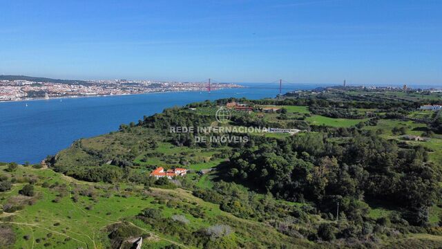 House nieuw to recover V5 Trafaria Almada - terrace, balcony, fireplace, river view, garden, terraces, double glazing, equipped kitchen, air conditioning