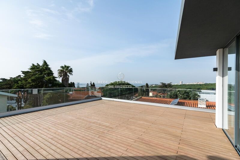House Modern 5 bedrooms Belém Lisboa - barbecue, fireplace, acoustic insulation, balcony, solar panels, balconies, swimming pool, river view, heat insulation, equipped kitchen, air conditioning, garden, terrace, garage, double glazing
