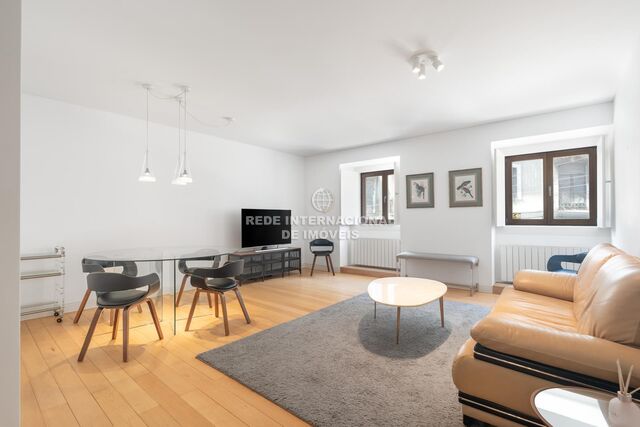 Apartamento T2 Chiado Encarnação Lisboa - equipado, aquecimento central, jardim, cozinha equipada, ar condicionado