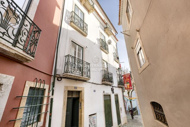 Apartment T1 Refurbished Santa Maria Maior Lisboa - balcony, lots of natural light, terrace