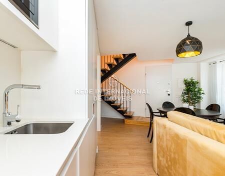 Apartamento T2 Duplex Arroios Lisboa - cozinha equipada, vidros duplos, isolamento acústico, isolamento térmico, ar condicionado