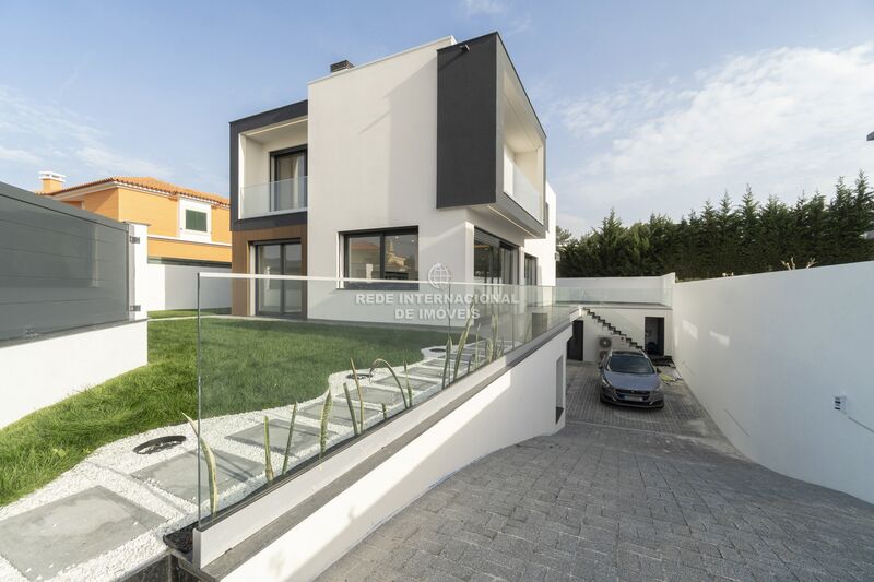 House Isolated V4 Cascais - fireplace, double glazing, store room, alarm, equipped kitchen, underfloor heating, solar panels, swimming pool, automatic gate, garden, air conditioning, garage, central heating, balcony, underfloor heating