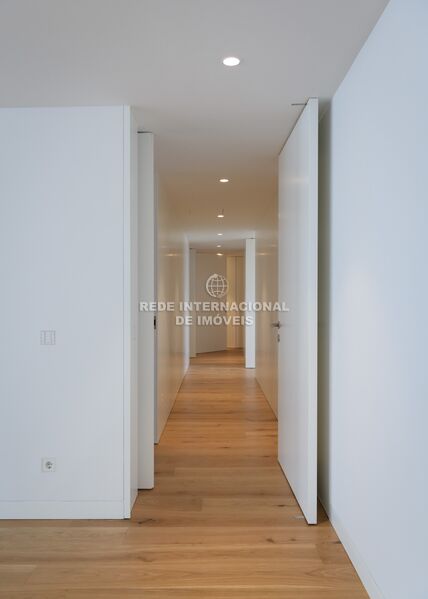 Apartamento novo T4 Lisboa - vidros duplos, ar condicionado, jardim, isolamento acústico, equipado, piscina, garagem, isolamento térmico