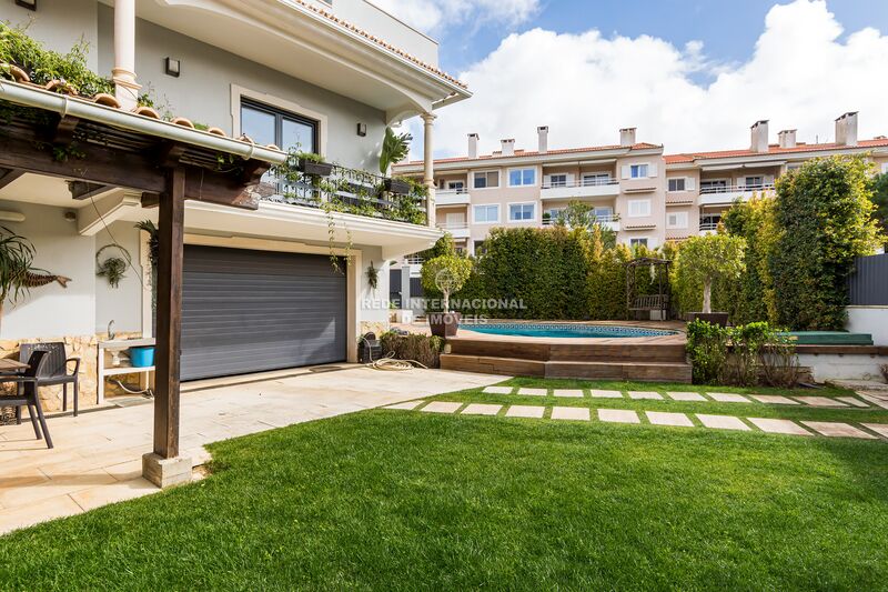 House 5 bedrooms Refurbished excellent condition Cascais - swimming pool, balcony, fireplace, double glazing, air conditioning, garden, equipped kitchen, boiler, attic, store room, central heating, barbecue, garage