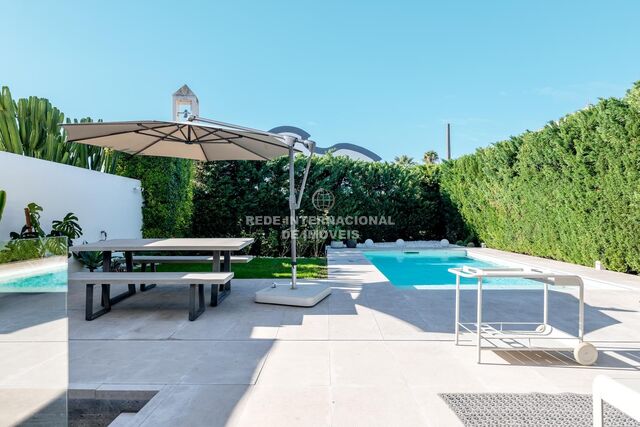 Moradia Moderna V3 Medrosa Oeiras - piscina, jardim, lareira, varanda, muita luz natural, ar condicionado, rega automática, painéis solares