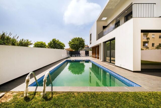 Moradia nova V3 Cascais - isolamento acústico, ar condicionado, varanda, caldeira, arrecadação, aquecimento central, vidros duplos, isolamento térmico, piscina, painéis solares, jardim, cozinha equipada