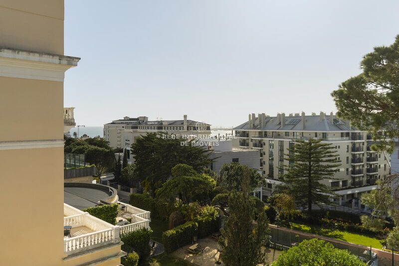 апартаменты T3 Estoril Cascais - сад, система кондиционирования, бассейн, термоизоляция, терраса, вид на море, закрытый кондоминиум, звукоизоляция, гараж