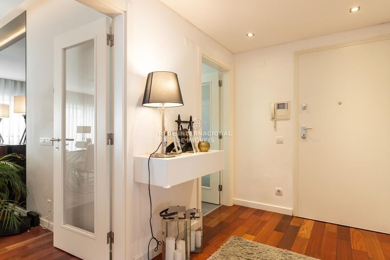 Apartment T3 Parque das Nações Lisboa - turkish bath, kitchen, double glazing, central heating, balcony, garage, air conditioning, fireplace, thermal insulation, store room