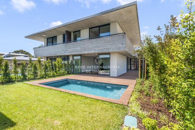Casa V3 Geminada Areia Cascais - jardins, alarme, ténis, piscina