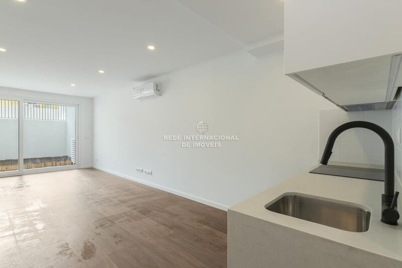 Apartment T0+1 Arroios Lisboa - garden, double glazing, kitchen, sound insulation, air conditioning