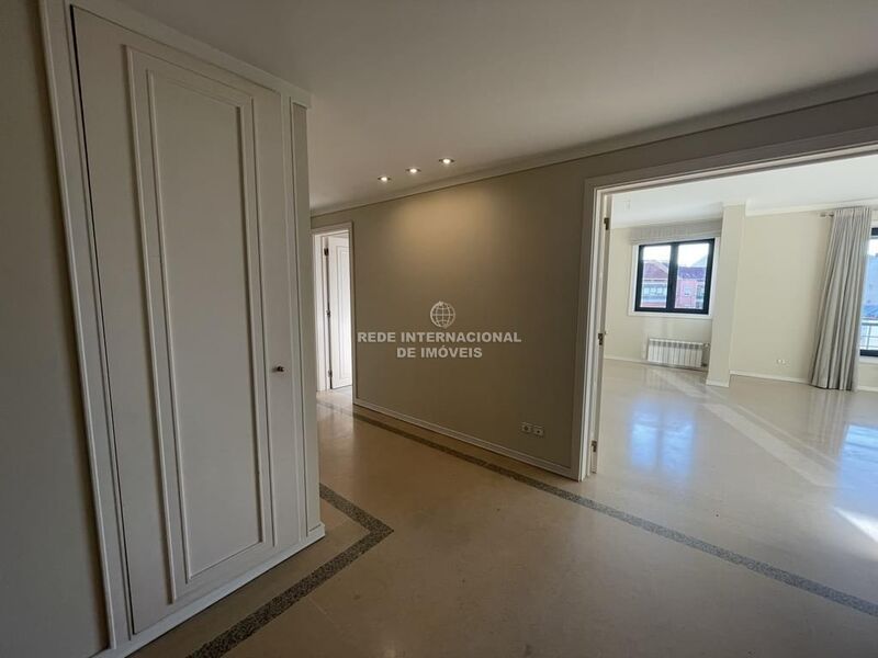 Apartment new 3 bedrooms Lisboa - equipped, balcony, garage, double glazing, store room, central heating, kitchen