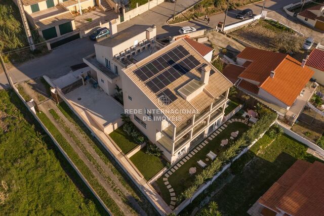House Refurbished 9 bedrooms Azenhas do Mar Sintra - alarm, balcony, sea view, air conditioning, automatic irrigation system, acoustic insulation, swimming pool, solar panels, garden, fireplace